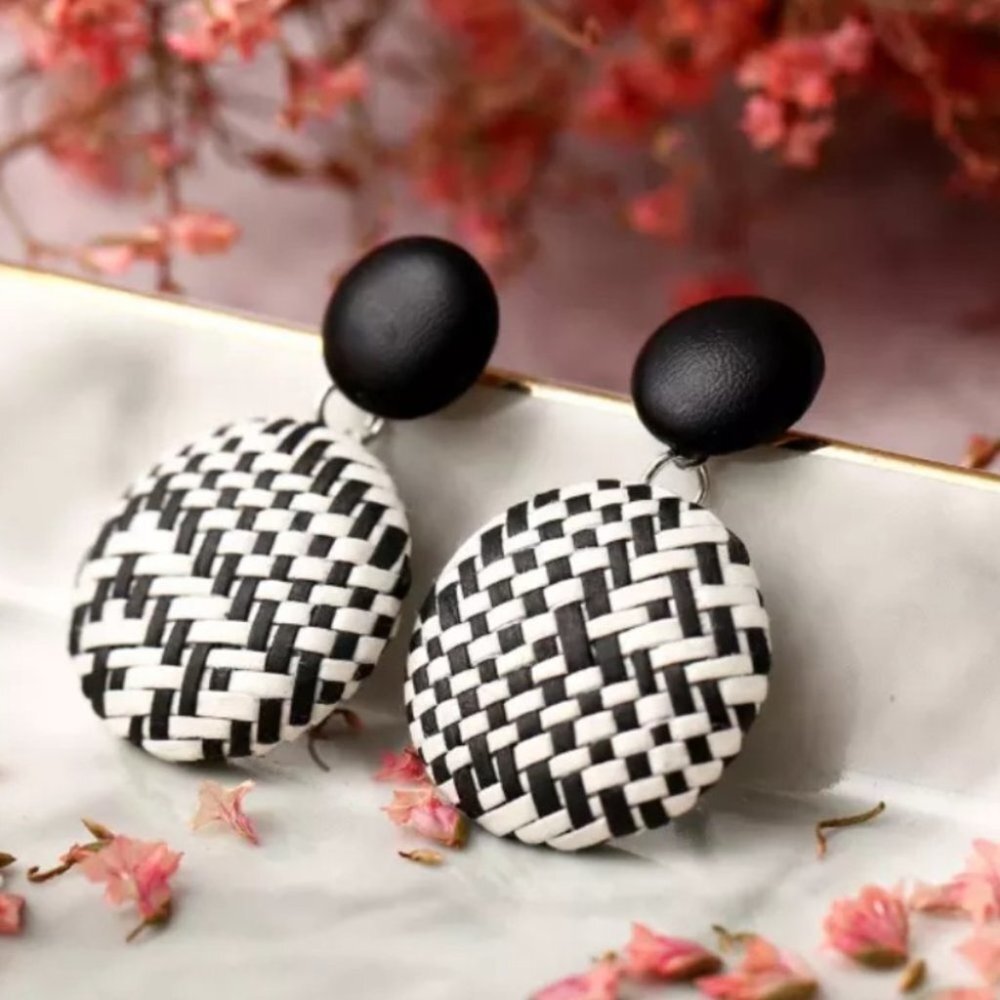New! Black White Tribe Print Woven Straw Earrings - Picture 2 of 5
